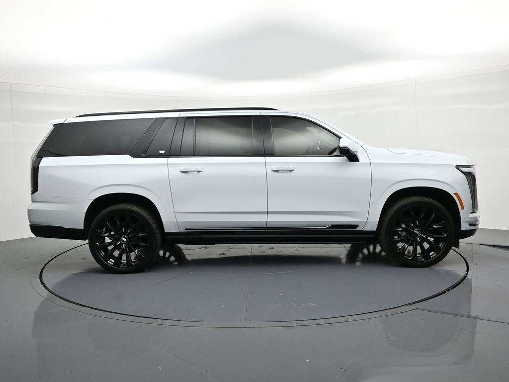 Cadillac Escalade ESV Vehicle Full-screen Gallery Image 4