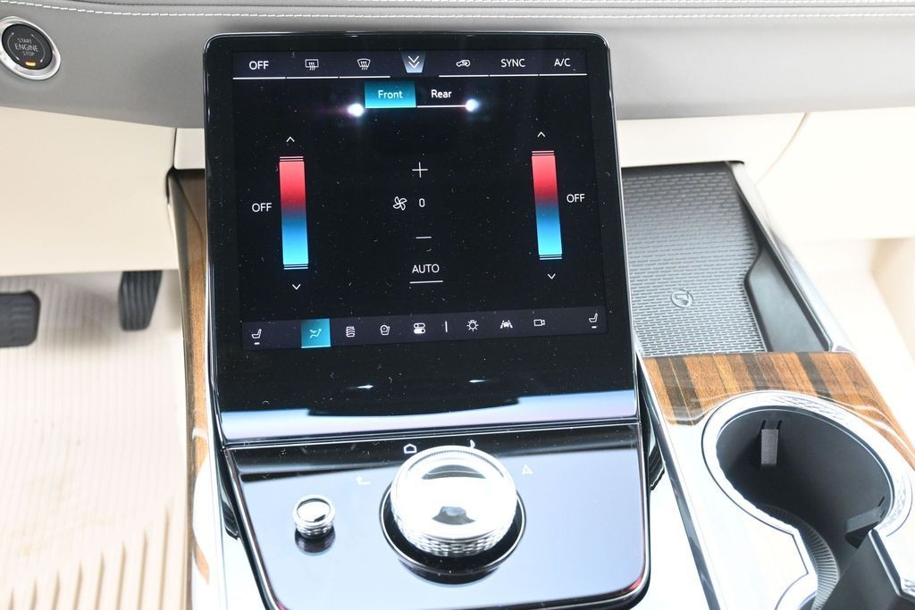 Cadillac Escalade ESV Vehicle Full-screen Gallery Image 11