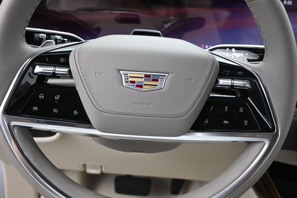 Cadillac Escalade ESV Vehicle Full-screen Gallery Image 12