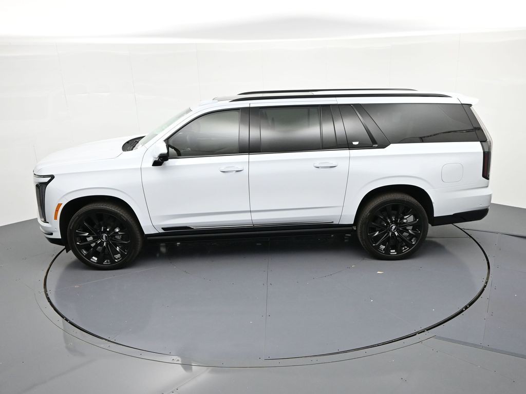 Cadillac Escalade ESV Vehicle Full-screen Gallery Image 18