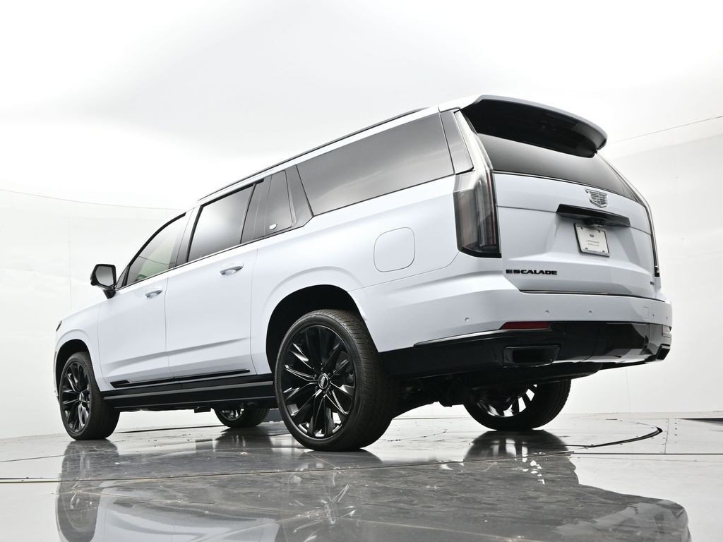 Cadillac Escalade ESV Vehicle Full-screen Gallery Image 19