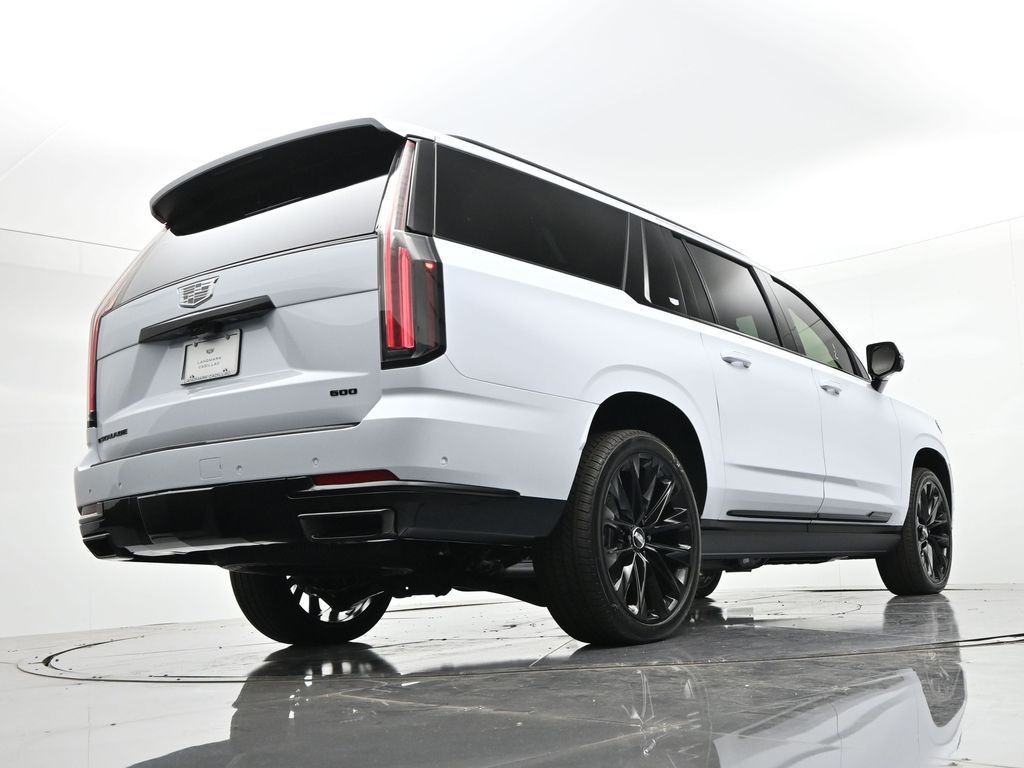 Cadillac Escalade ESV Vehicle Full-screen Gallery Image 21