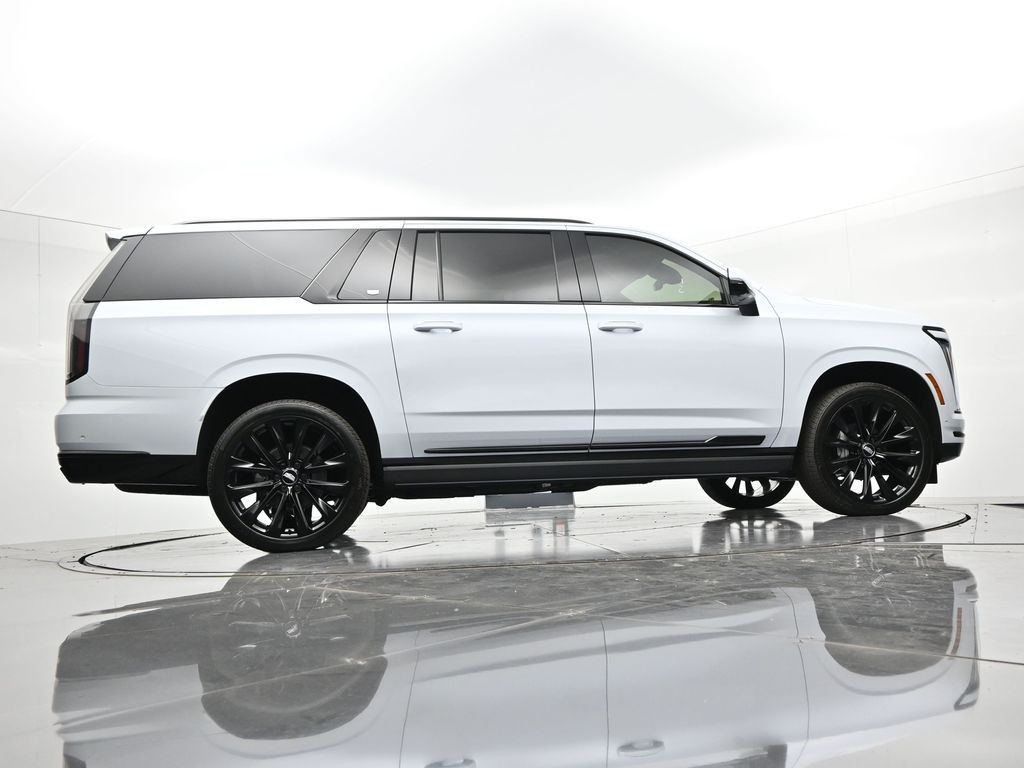 Cadillac Escalade ESV Vehicle Full-screen Gallery Image 22