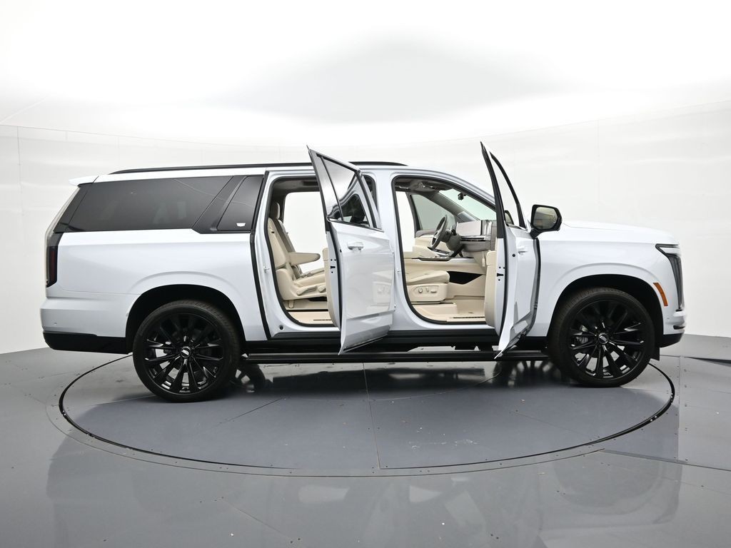 Cadillac Escalade ESV Vehicle Full-screen Gallery Image 23