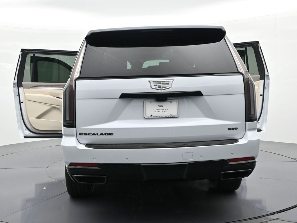 Cadillac Escalade ESV Vehicle Full-screen Gallery Image 26