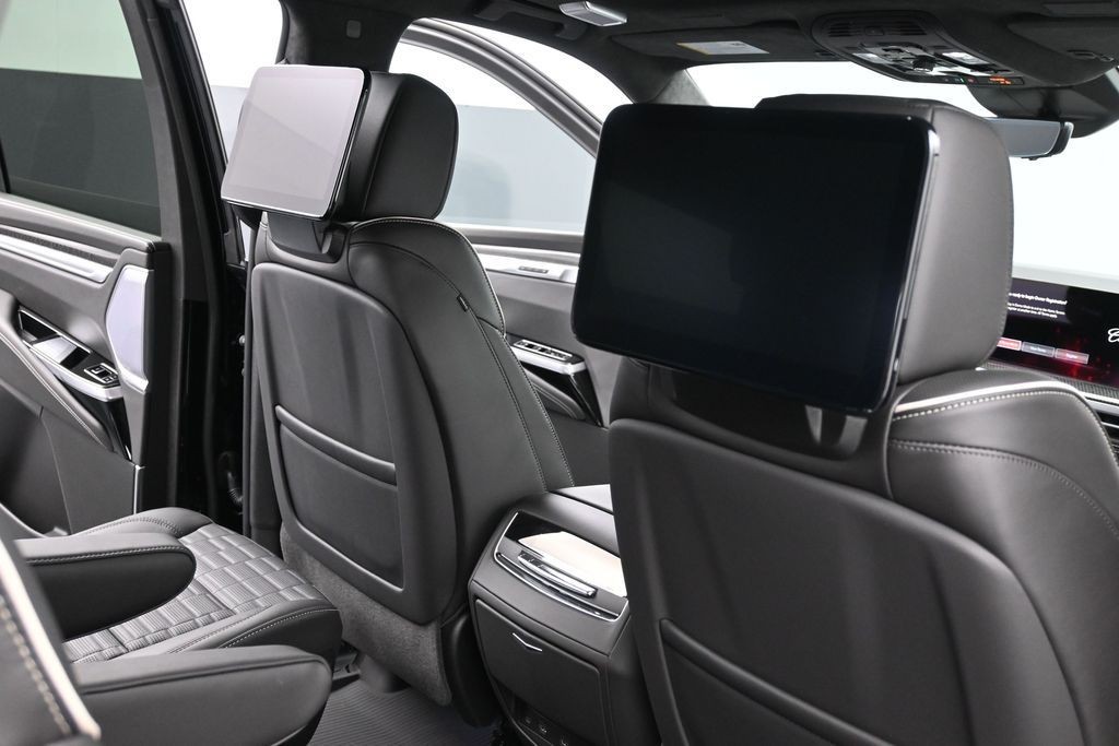 Cadillac Escalade Vehicle Full-screen Gallery Image 10