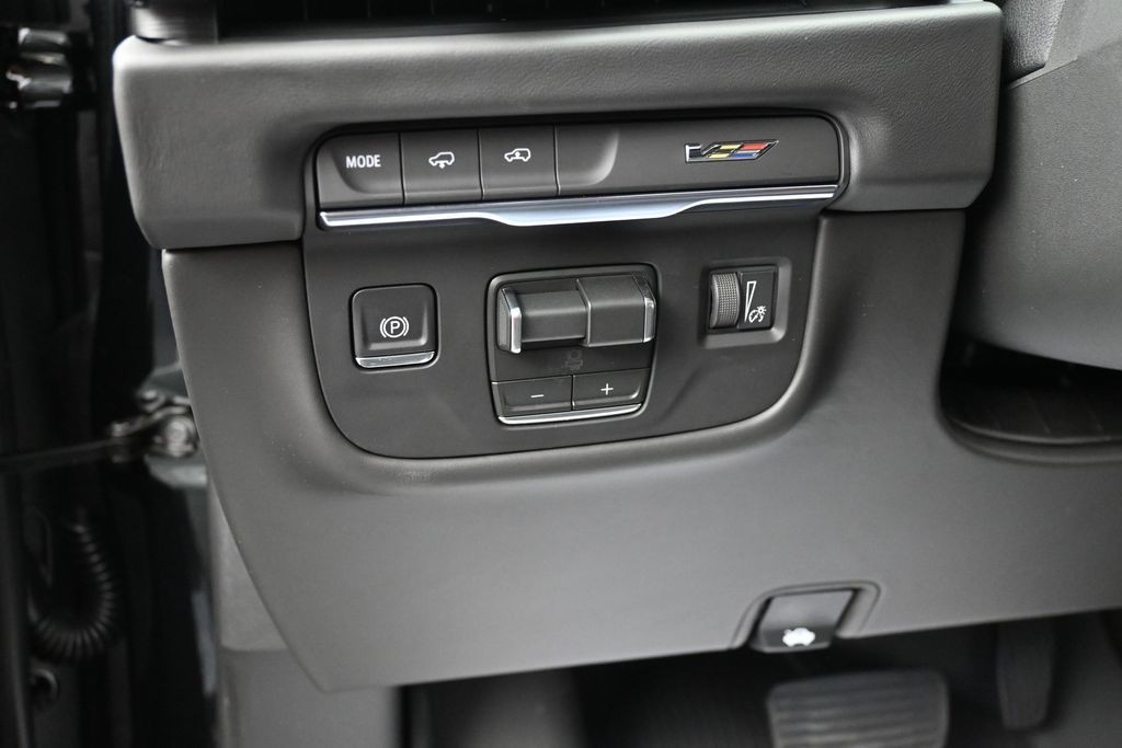 Cadillac Escalade Vehicle Full-screen Gallery Image 13