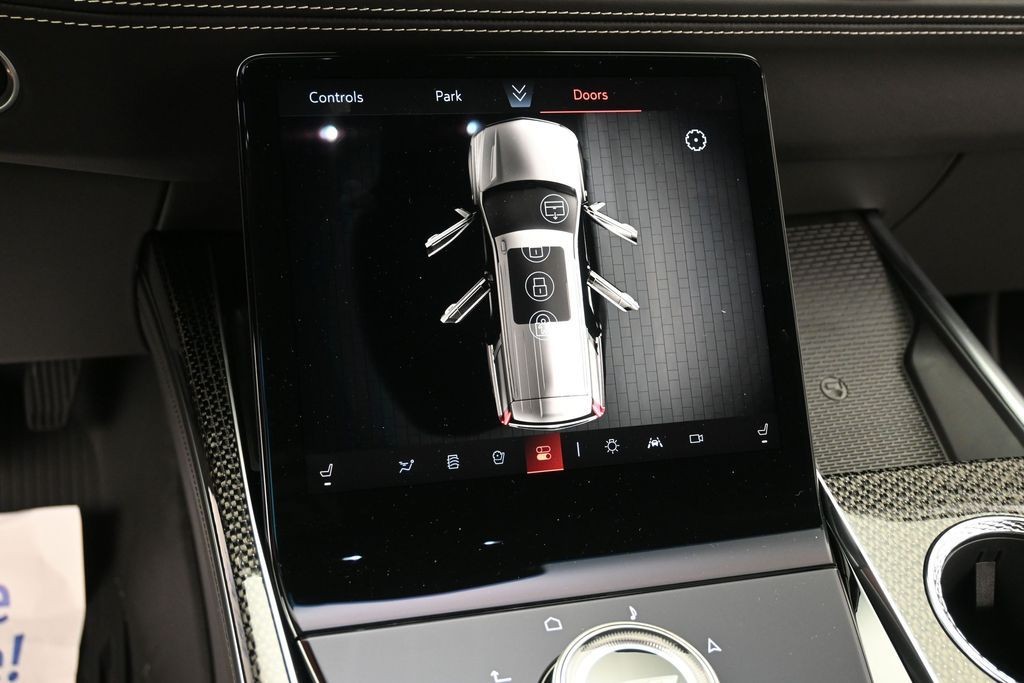 Cadillac Escalade Vehicle Full-screen Gallery Image 14