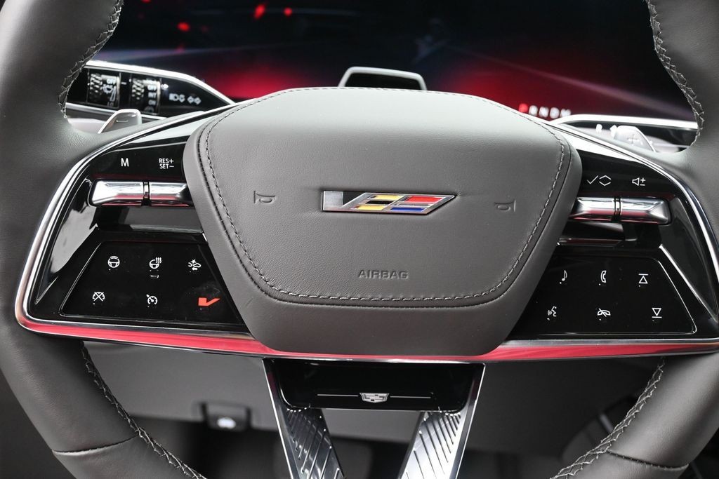 Cadillac Escalade Vehicle Full-screen Gallery Image 16