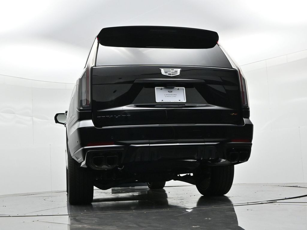 Cadillac Escalade Vehicle Full-screen Gallery Image 23