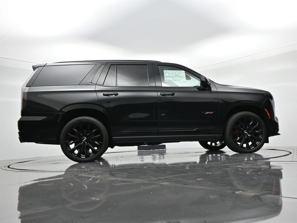 Cadillac Escalade Vehicle Full-screen Gallery Image 25