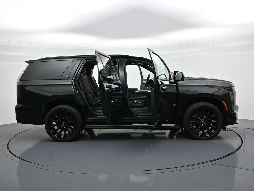Cadillac Escalade Vehicle Full-screen Gallery Image 26