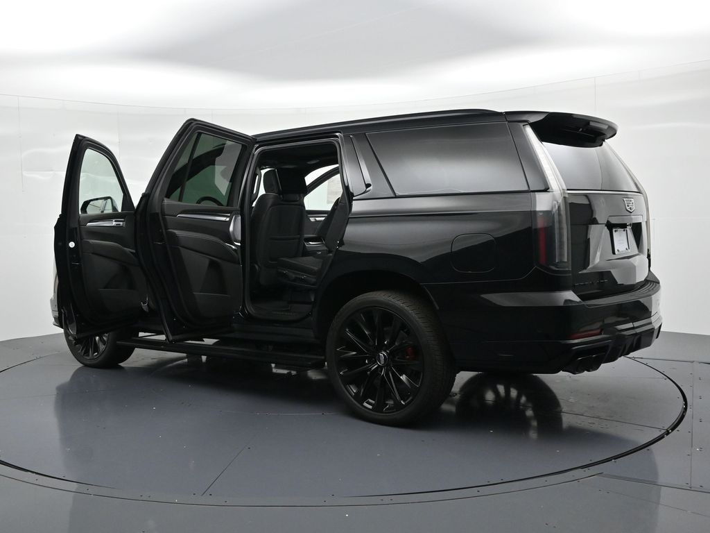 Cadillac Escalade Vehicle Full-screen Gallery Image 27