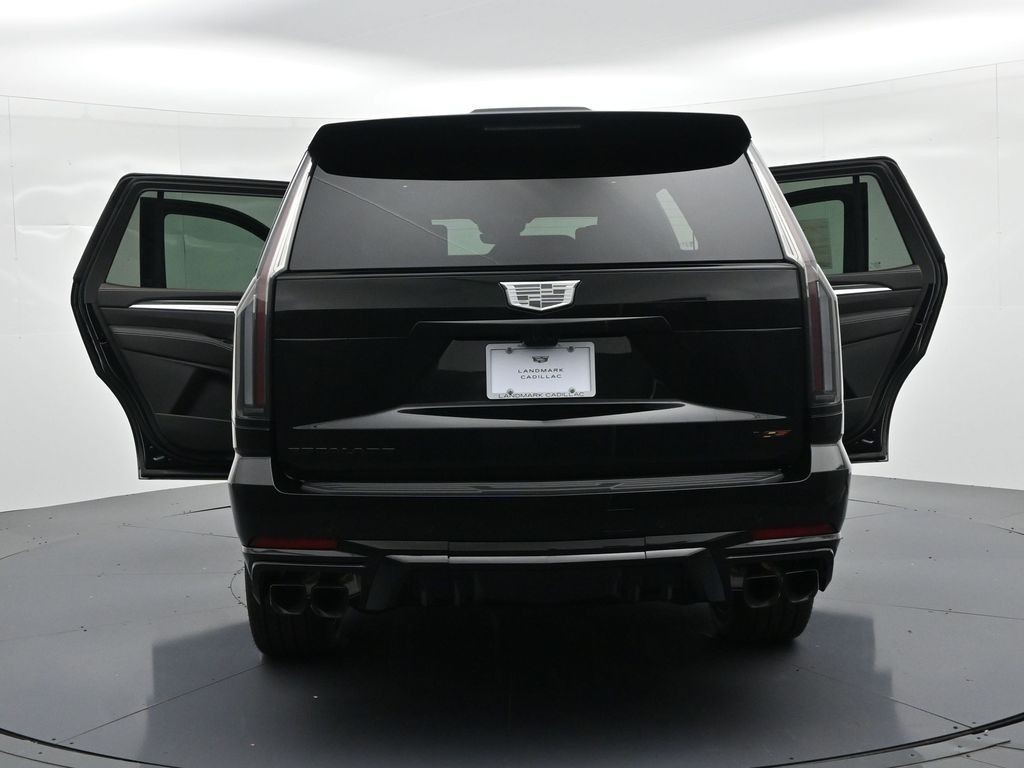 Cadillac Escalade Vehicle Full-screen Gallery Image 29