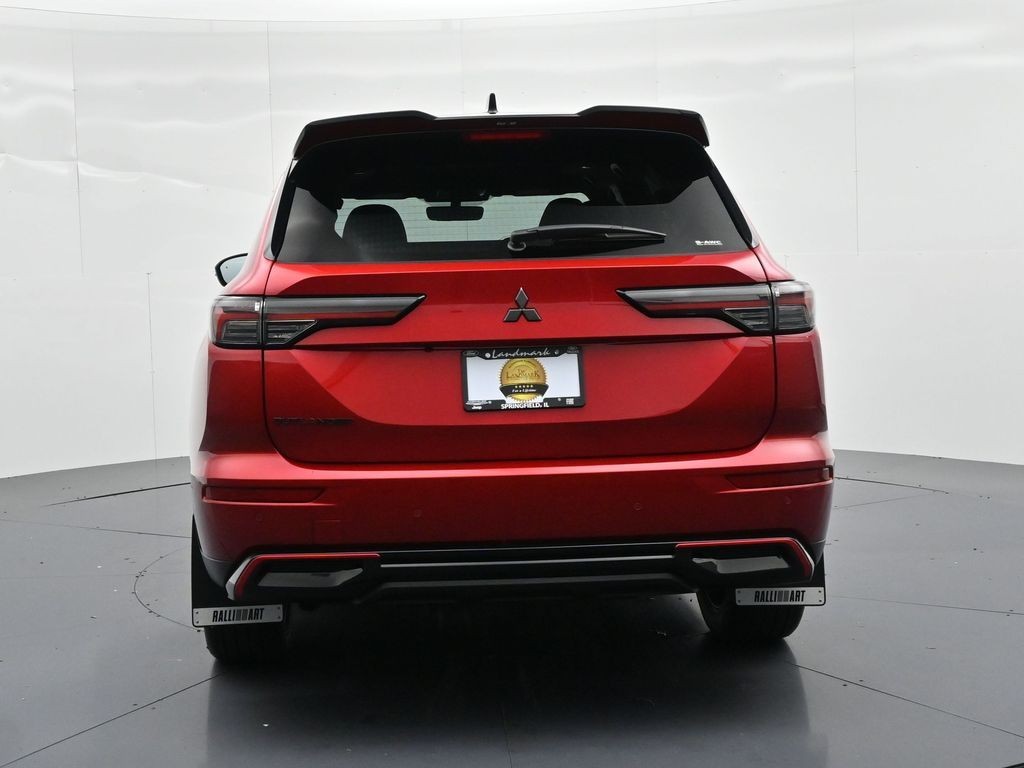 Mitsubishi Outlander Vehicle Full-screen Gallery Image 6
