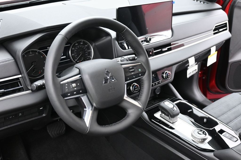 Mitsubishi Outlander Vehicle Full-screen Gallery Image 14