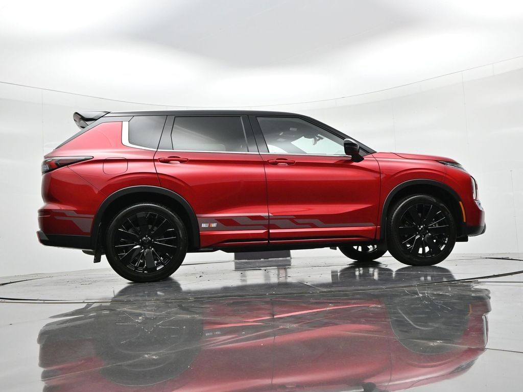 Mitsubishi Outlander Vehicle Full-screen Gallery Image 22