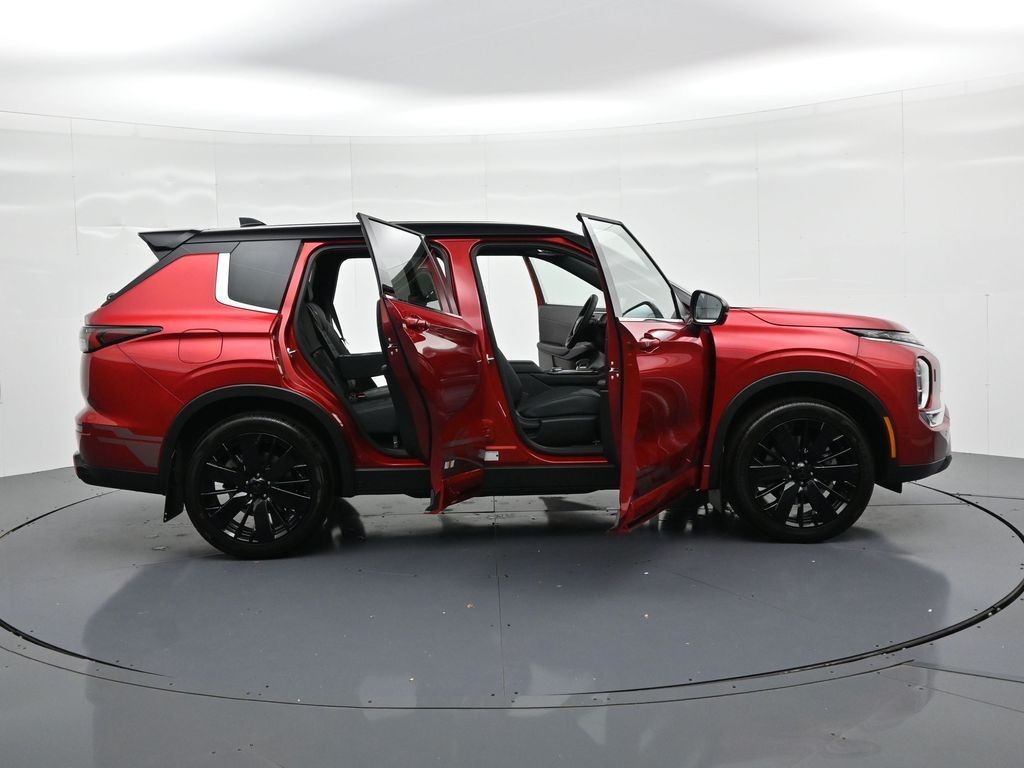 Mitsubishi Outlander Vehicle Full-screen Gallery Image 23