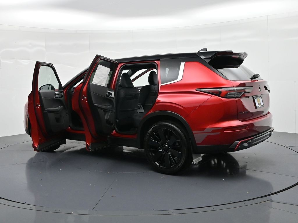 Mitsubishi Outlander Vehicle Full-screen Gallery Image 24