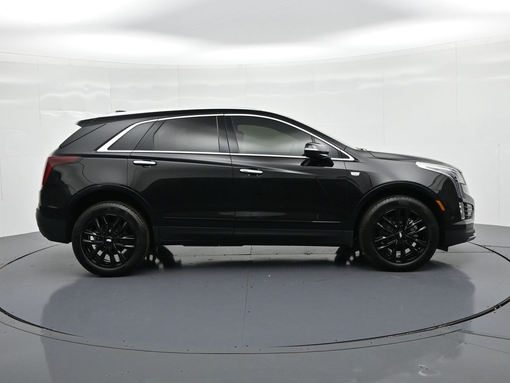 Cadillac XT5 Vehicle Full-screen Gallery Image 4