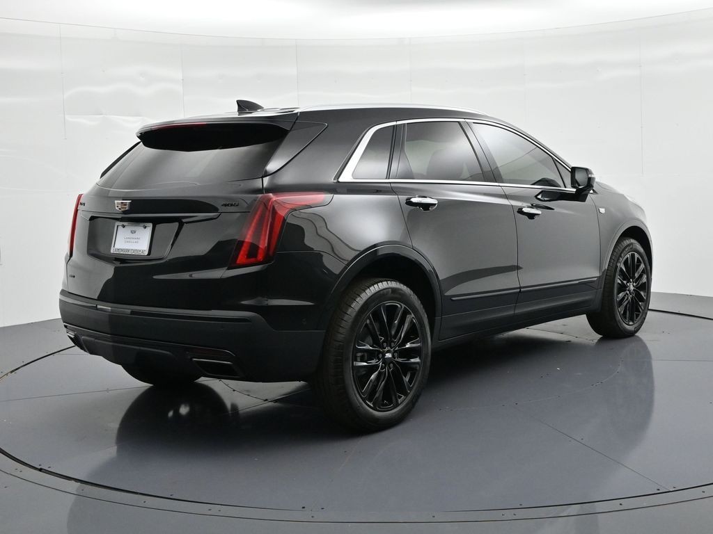 Cadillac XT5 Vehicle Full-screen Gallery Image 5