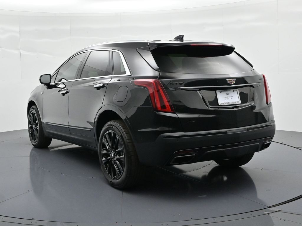 Cadillac XT5 Vehicle Full-screen Gallery Image 7