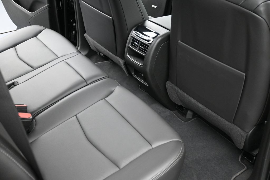 Cadillac XT5 Vehicle Full-screen Gallery Image 10