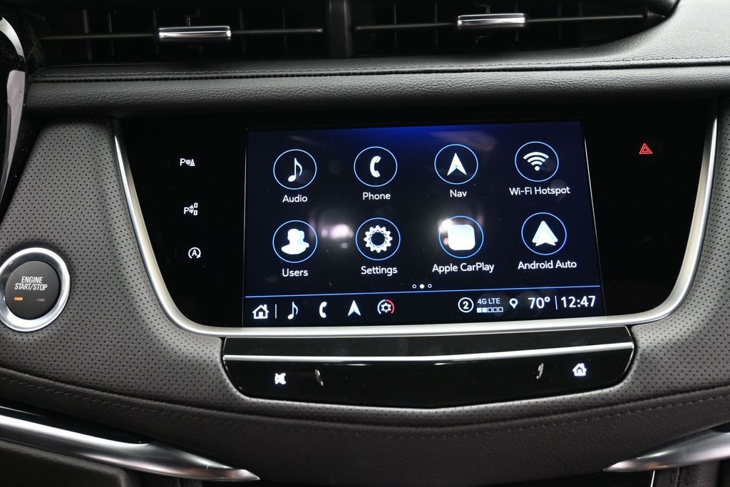 Cadillac XT5 Vehicle Full-screen Gallery Image 11