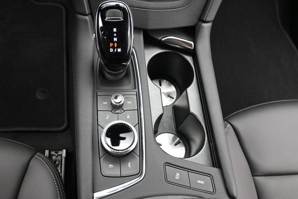 Cadillac XT5 Vehicle Full-screen Gallery Image 13
