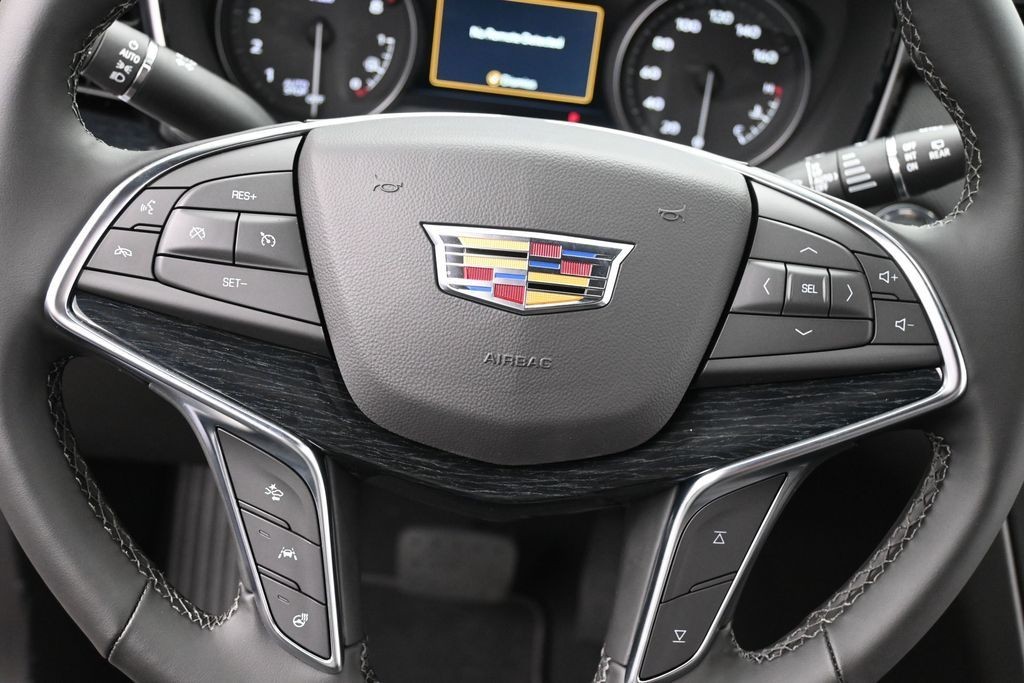 Cadillac XT5 Vehicle Full-screen Gallery Image 14