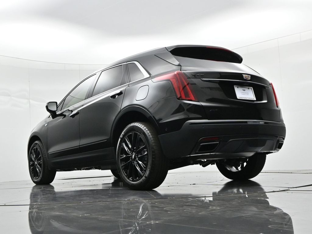 Cadillac XT5 Vehicle Full-screen Gallery Image 21