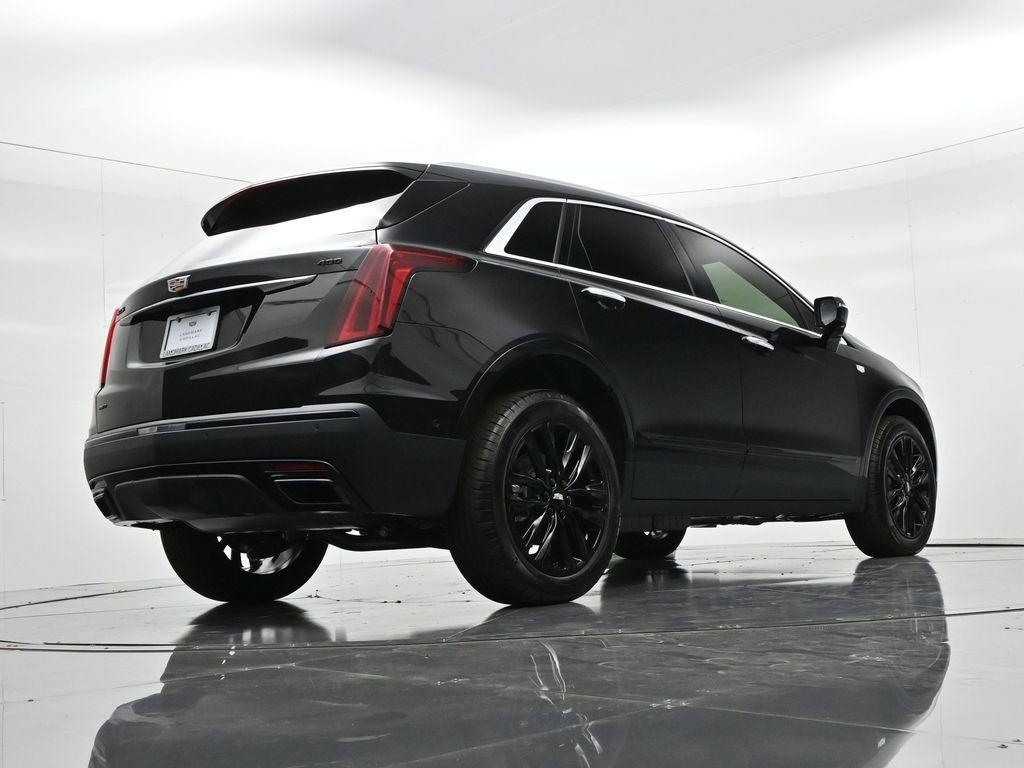 Cadillac XT5 Vehicle Full-screen Gallery Image 23
