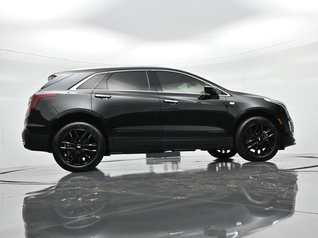 Cadillac XT5 Vehicle Full-screen Gallery Image 24