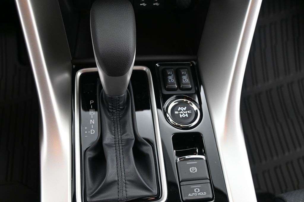Mitsubishi Eclipse Cross Vehicle Full-screen Gallery Image 11
