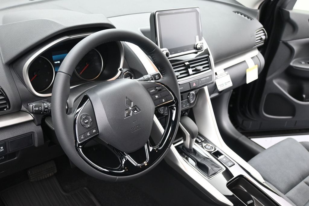 Mitsubishi Eclipse Cross Vehicle Full-screen Gallery Image 13
