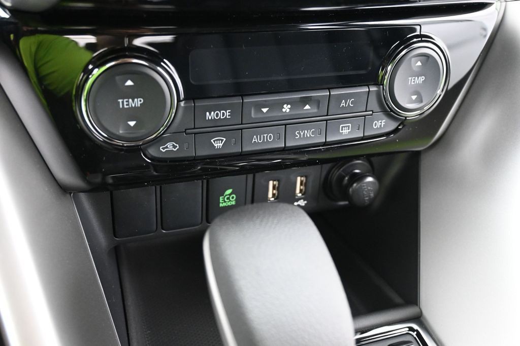 Mitsubishi Eclipse Cross Vehicle Full-screen Gallery Image 10