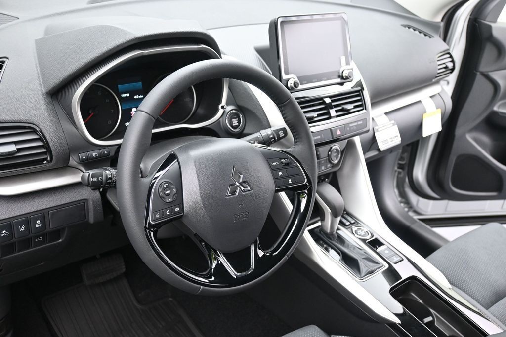 Mitsubishi Eclipse Cross Vehicle Full-screen Gallery Image 14