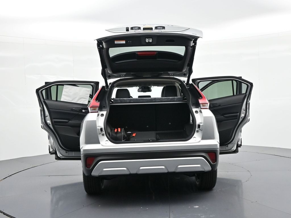Mitsubishi Eclipse Cross Vehicle Full-screen Gallery Image 26