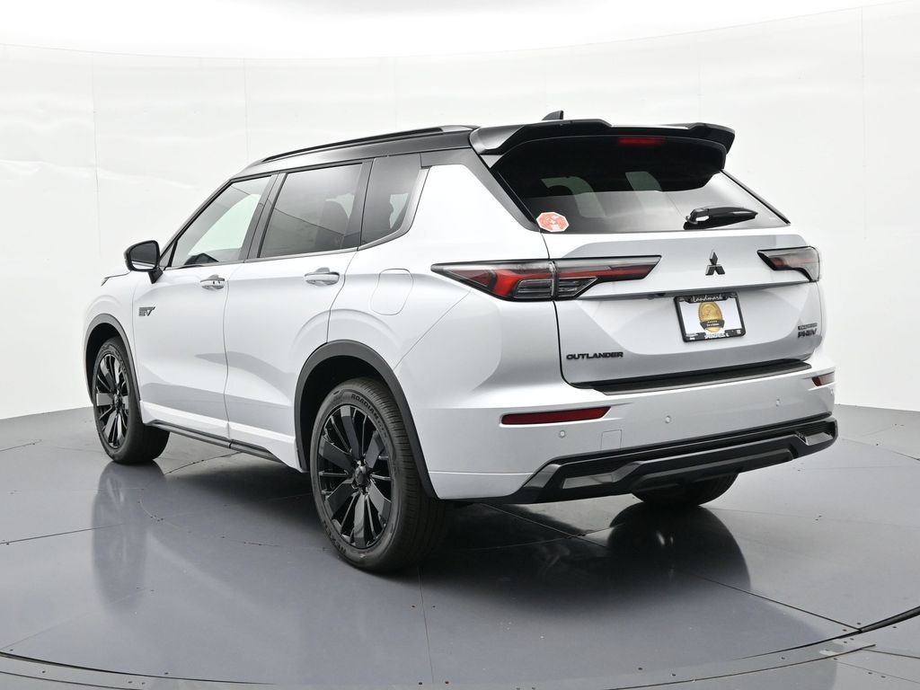 Mitsubishi Outlander Plug-In Hybrid Vehicle Full-screen Gallery Image 7