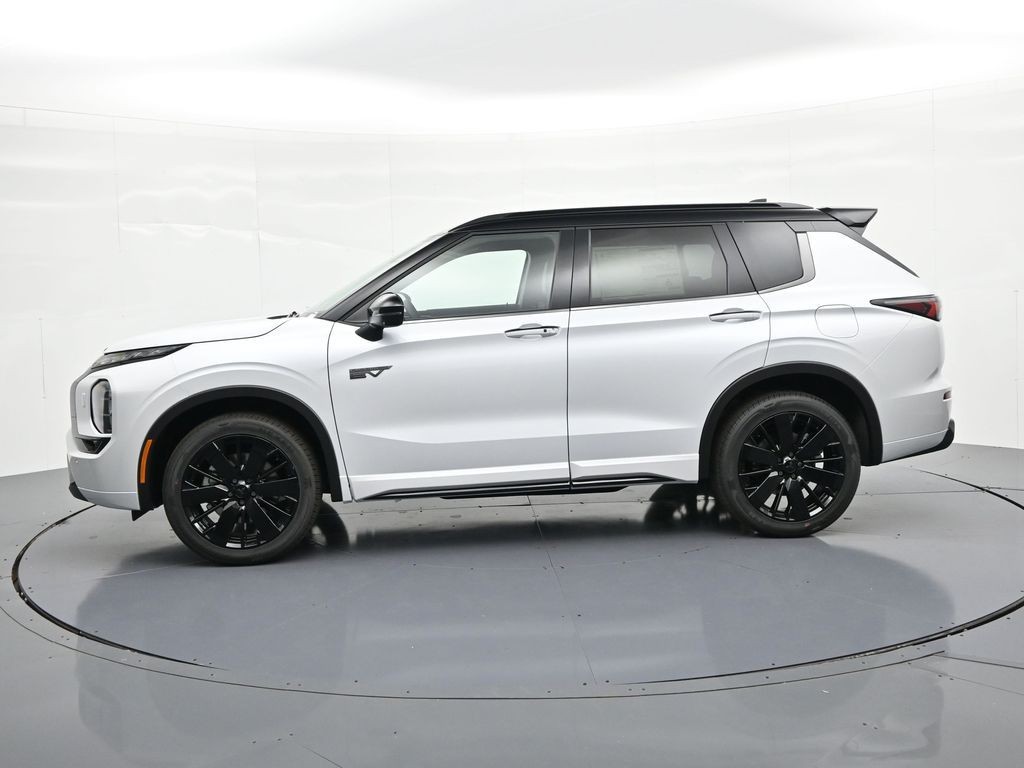 Mitsubishi Outlander Plug-In Hybrid Vehicle Full-screen Gallery Image 8