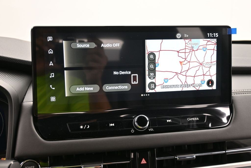 Mitsubishi Outlander Plug-In Hybrid Vehicle Full-screen Gallery Image 9