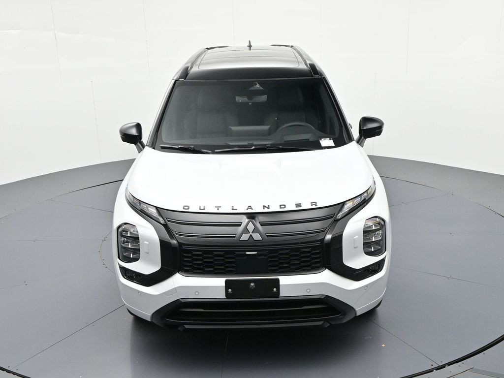 Mitsubishi Outlander Plug-In Hybrid Vehicle Full-screen Gallery Image 16