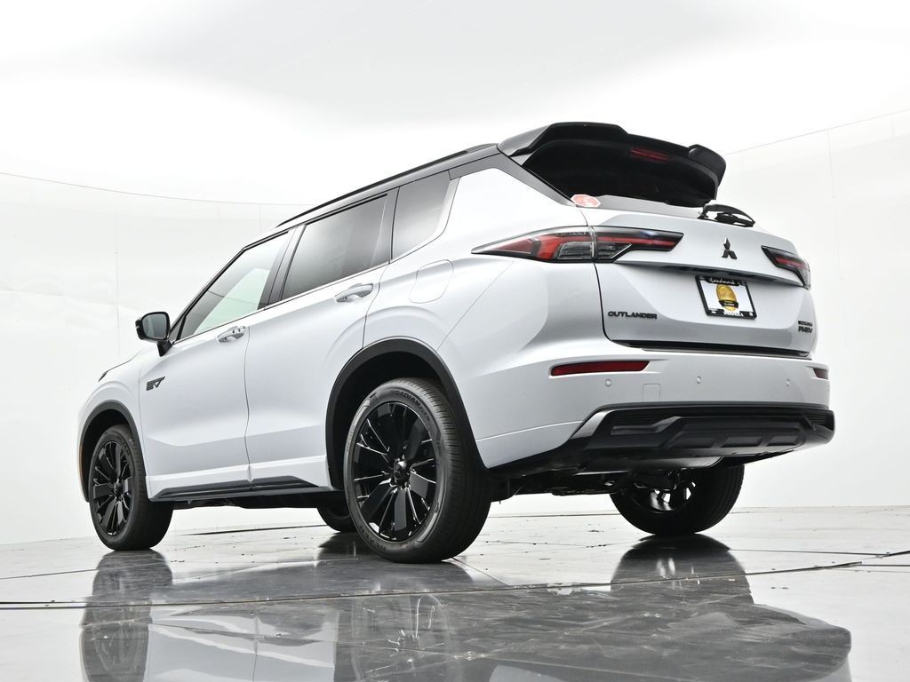 Mitsubishi Outlander Plug-In Hybrid Vehicle Full-screen Gallery Image 19
