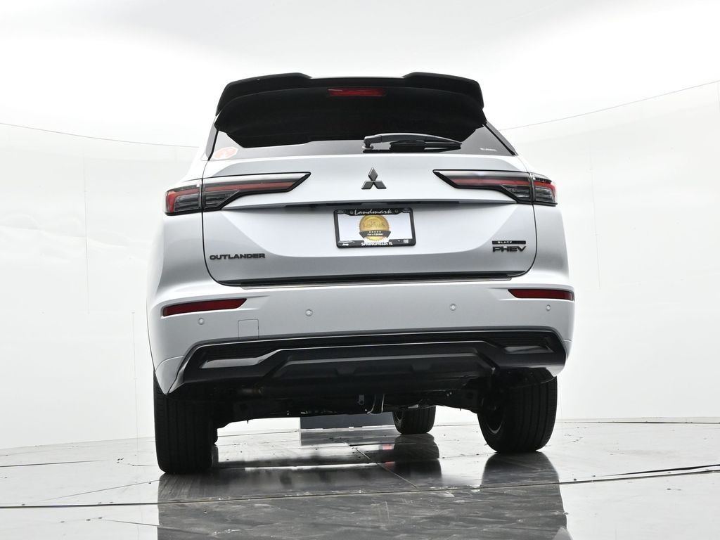 Mitsubishi Outlander Plug-In Hybrid Vehicle Full-screen Gallery Image 20