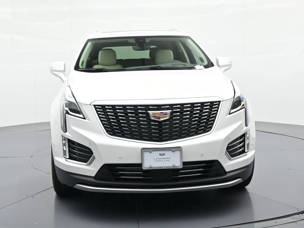 Cadillac XT5 Vehicle Full-screen Gallery Image 2