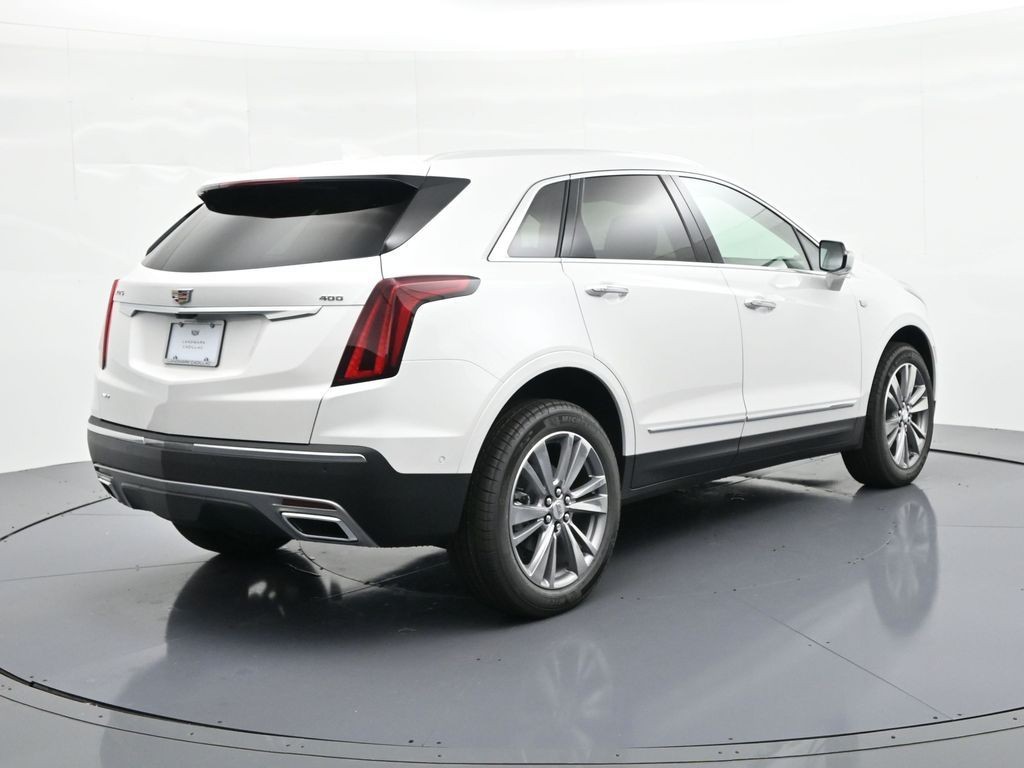 Cadillac XT5 Vehicle Full-screen Gallery Image 5