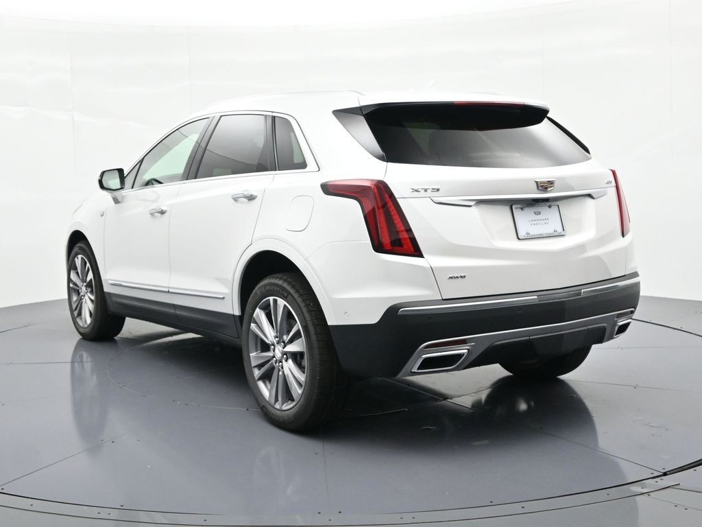 Cadillac XT5 Vehicle Full-screen Gallery Image 7