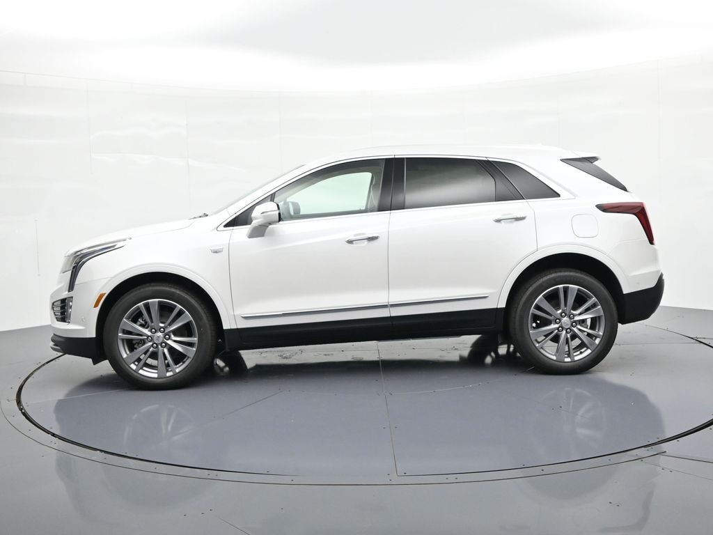 Cadillac XT5 Vehicle Full-screen Gallery Image 8