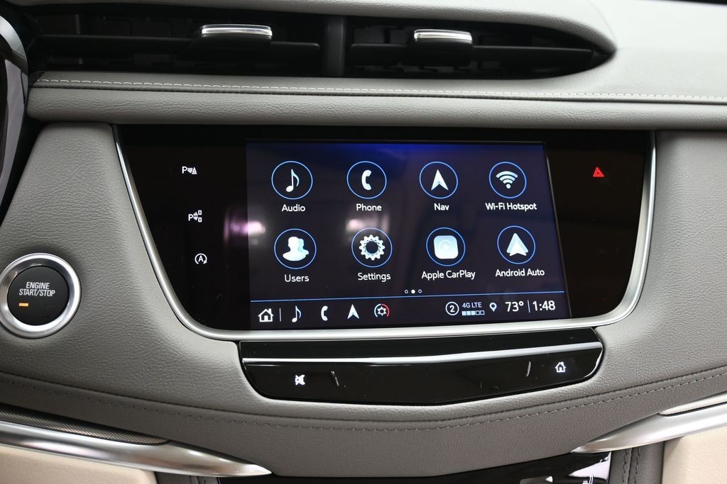 Cadillac XT5 Vehicle Full-screen Gallery Image 12