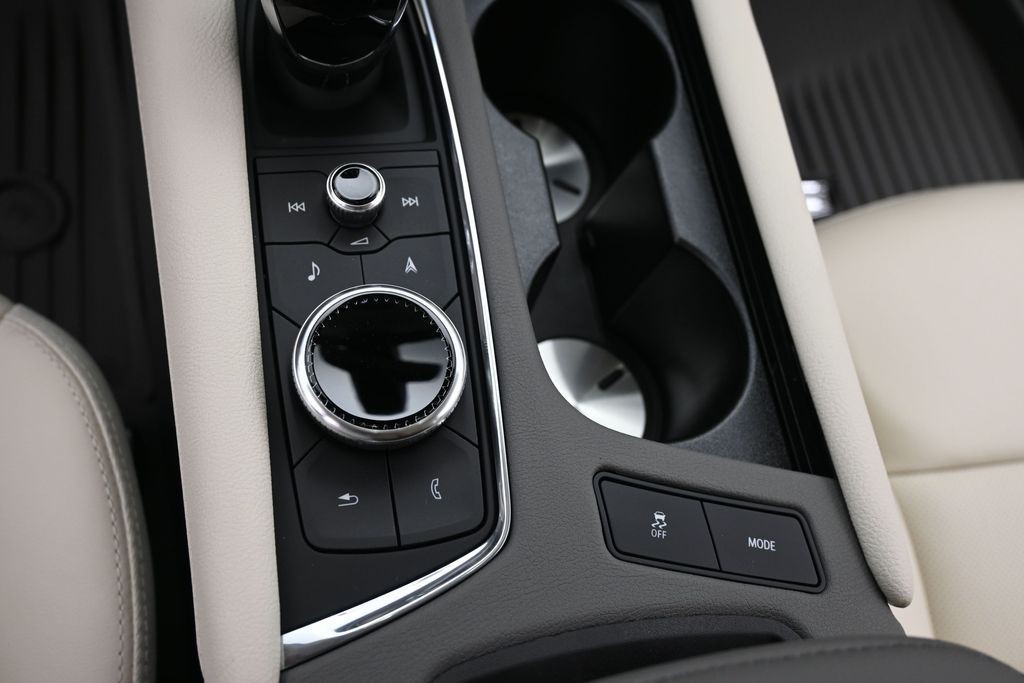 Cadillac XT5 Vehicle Full-screen Gallery Image 14